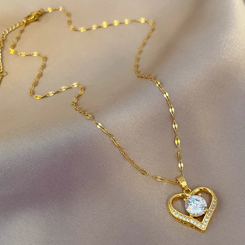 Golden Heart & Lips Necklace